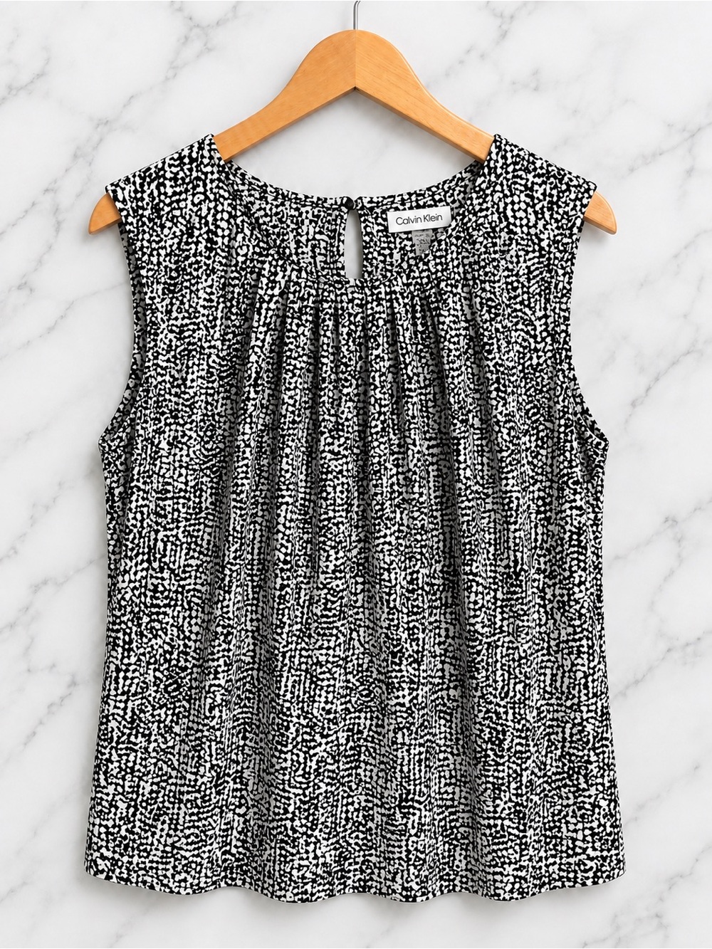 Calvin Klein Black and White Printed Sleeveless Blouse - Size 2X